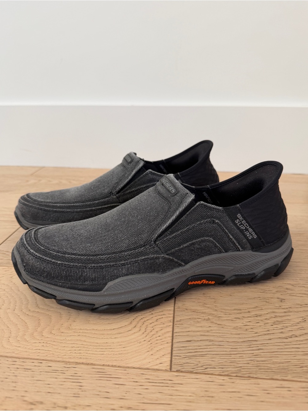 SKECHERS Hands Free Slip-Ins Shoes Respected Holmgren Grey Relaxed Fit Size 10